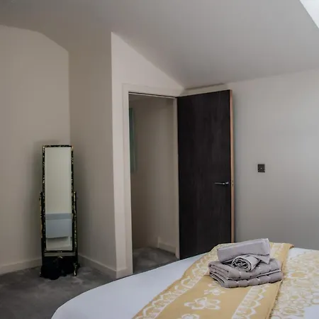 Bv Lush At Conditioning House Bradford Apartment *